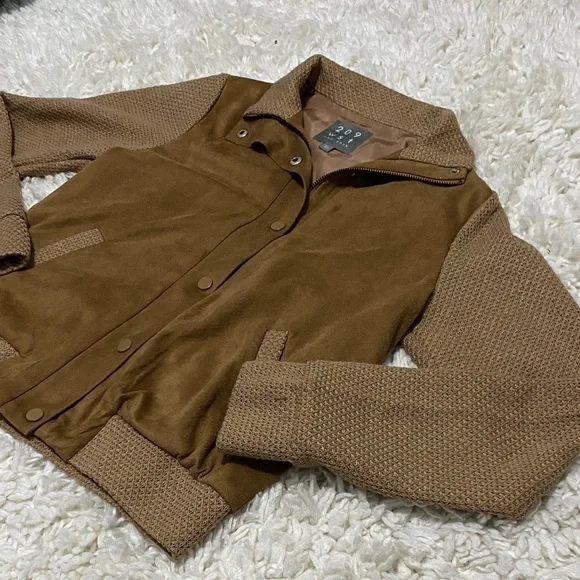 209 wst Brown Women's  zipper and button up bomber jacket VGUC business casual - Picture 6 of 16